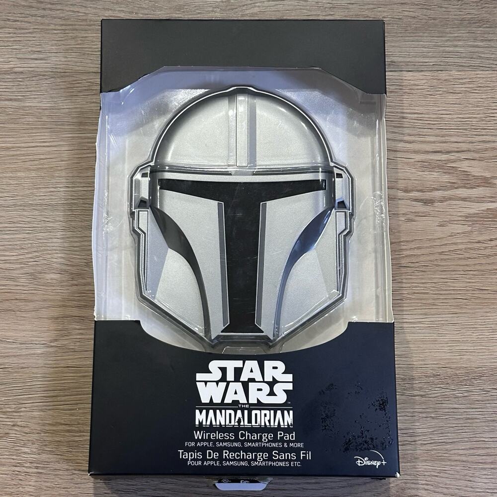 NIB Geeknet Star Wars The Mandalorian Light Up Wireless Charging Pad GameStop